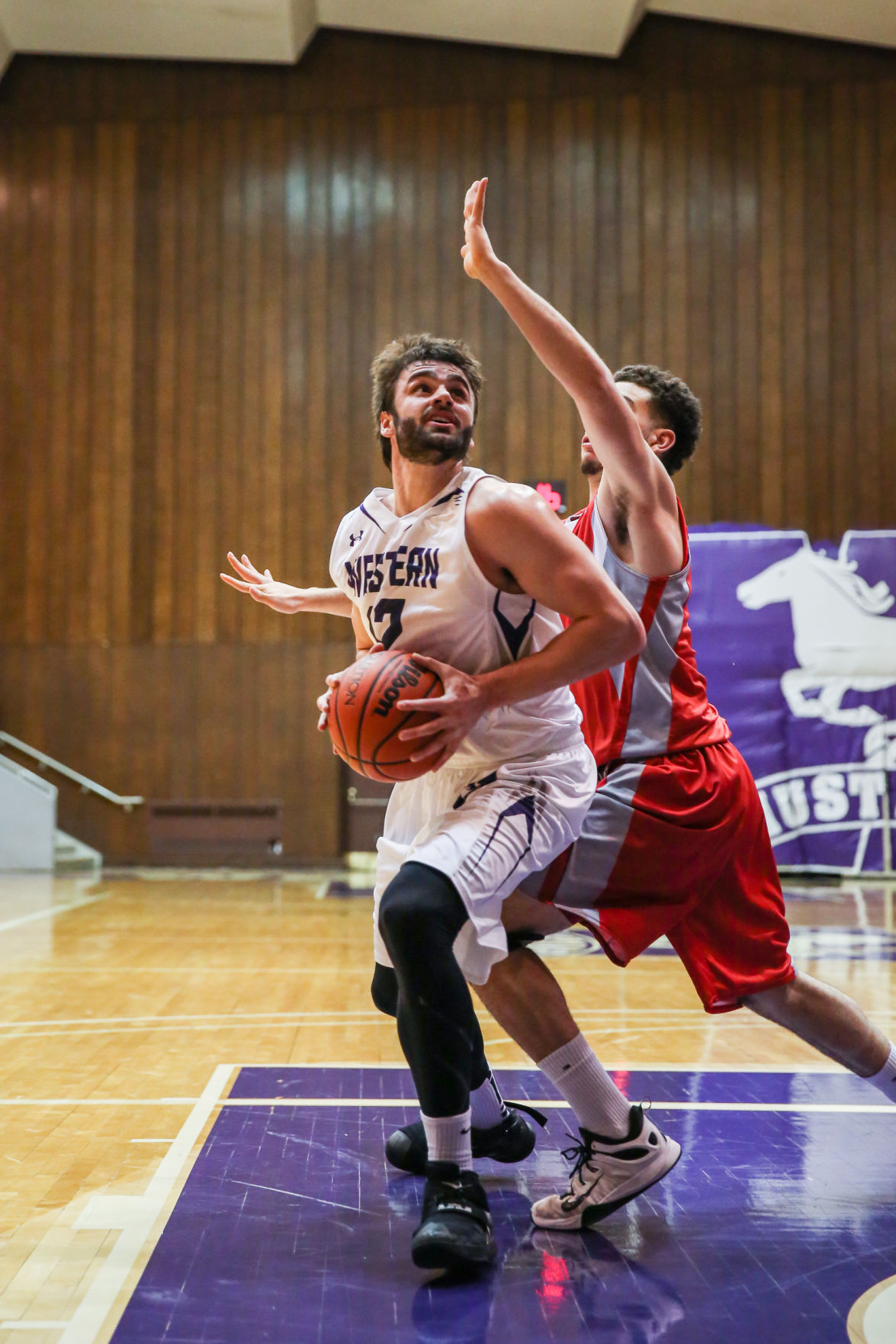 Greg Morrow under the hoop (Photo)